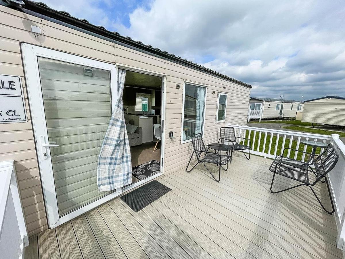 Caravan With Decking At Martello Beach Nearby Clacton-On-Sea Ref 29017Kv Hotel Exterior foto