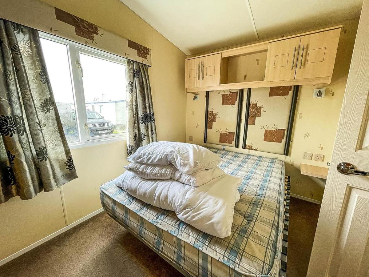 Caravan With Decking At Martello Beach Nearby Clacton-On-Sea Ref 29017Kv Hotel Exterior foto