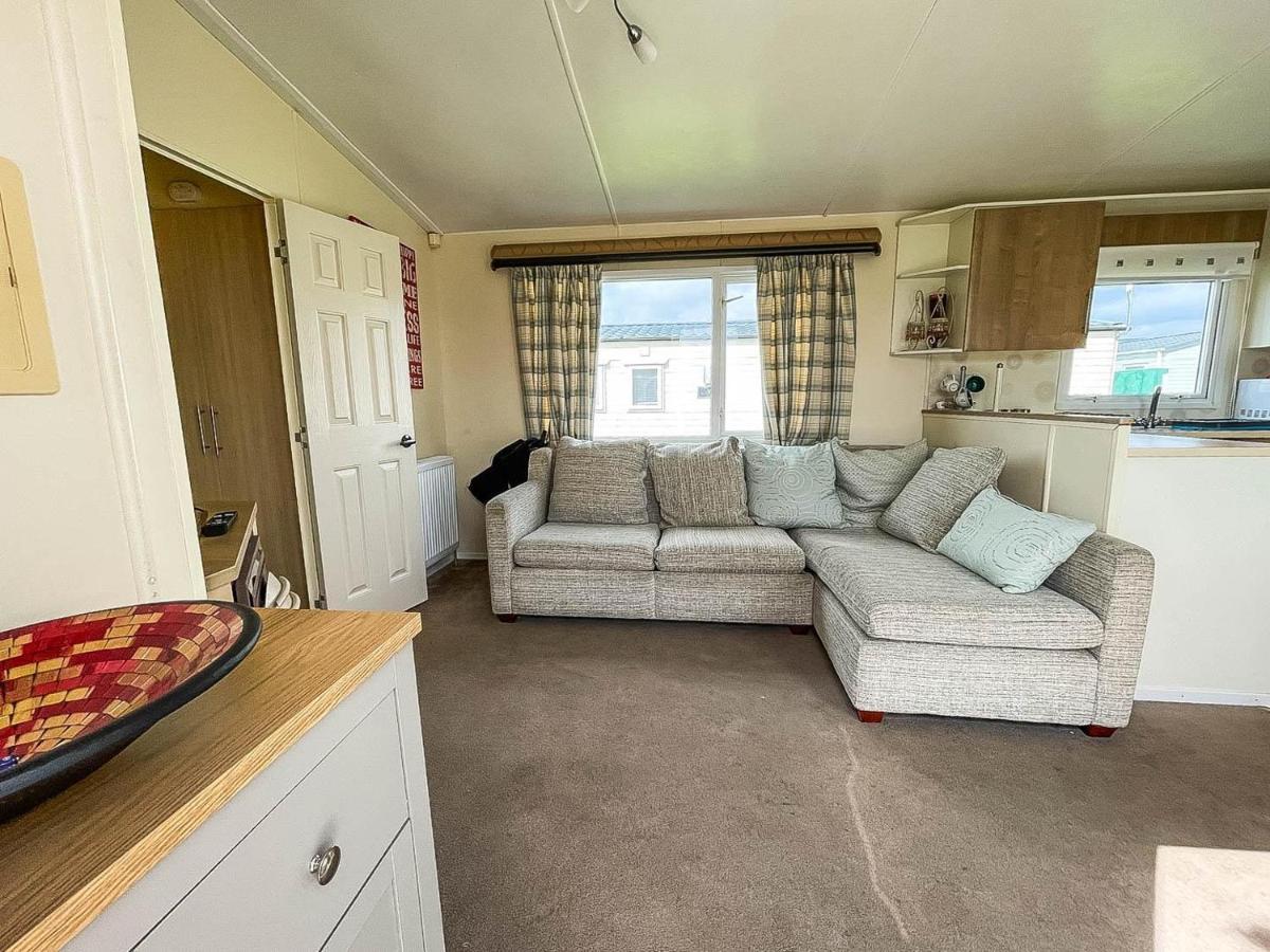Caravan With Decking At Martello Beach Nearby Clacton-On-Sea Ref 29017Kv Hotel Exterior foto