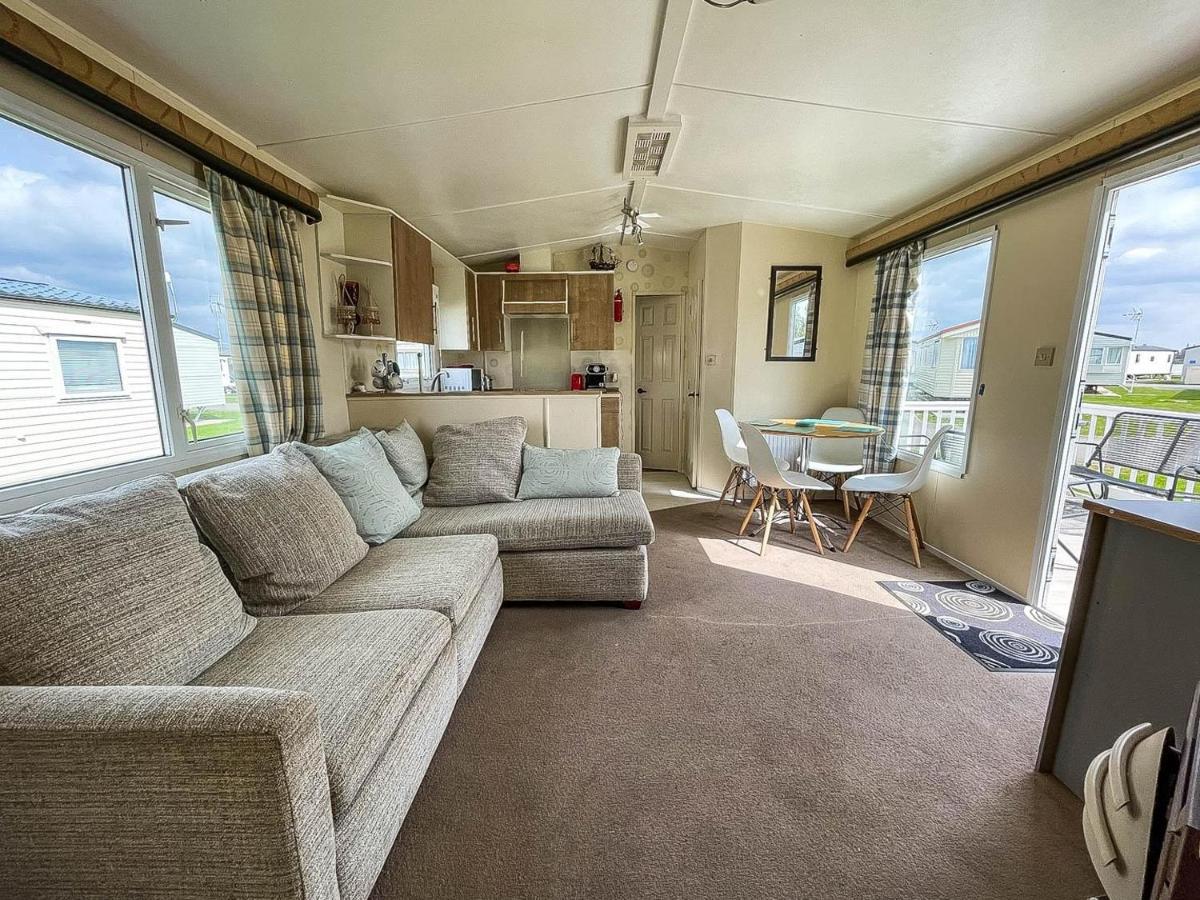 Caravan With Decking At Martello Beach Nearby Clacton-On-Sea Ref 29017Kv Hotel Exterior foto