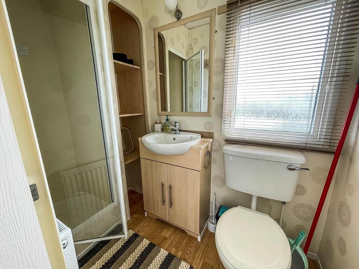 Caravan With Decking At Martello Beach Nearby Clacton-On-Sea Ref 29017Kv Hotel Exterior foto