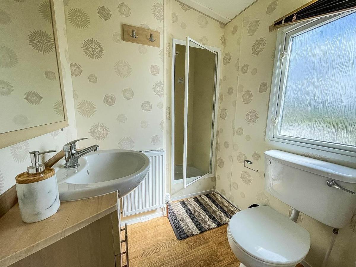 Caravan With Decking At Martello Beach Nearby Clacton-On-Sea Ref 29017Kv Hotel Exterior foto